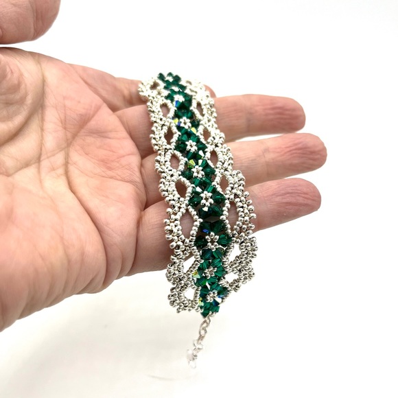HAND CRAFTED Silver Beaded Lace and Green Crystal Bracelet - Picture 7 of 7